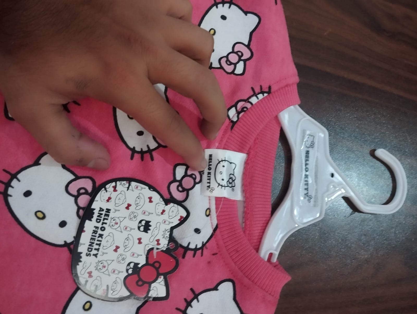 Kids Clothing Brand Name Hello Kitty export shipment condition Sizes : 1 sal se 12 sal Colors : 4 to 5 Fabric : fleece